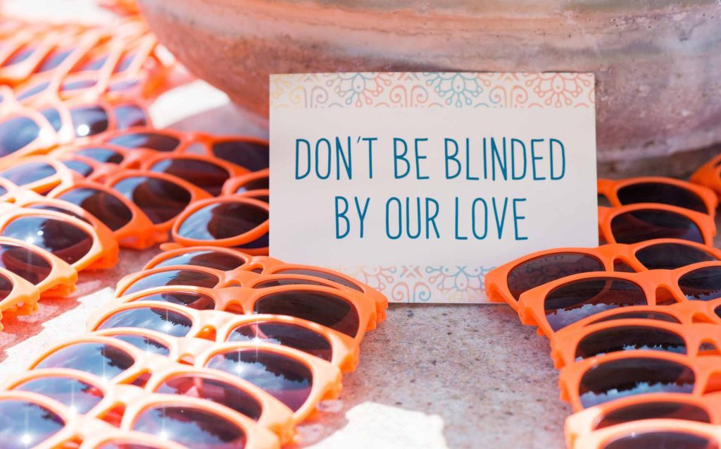 5-beach-wedding-favors-ideas-sunglasses